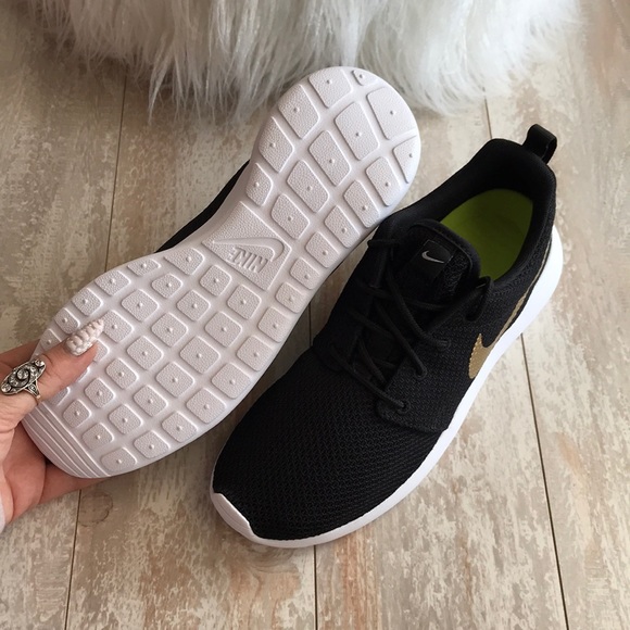 NWT Nike ID  Roshe One Custom Gold Swoosh - Picture 7 of 7